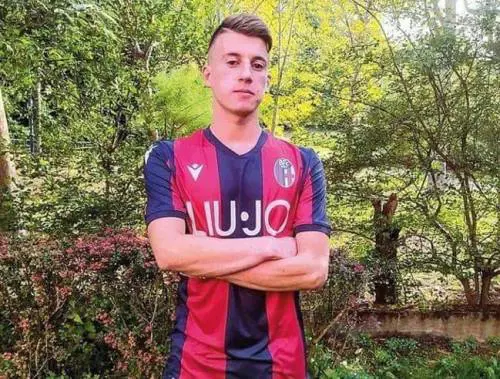Il giovane Davide Ferrerio con la maglia del Bologna