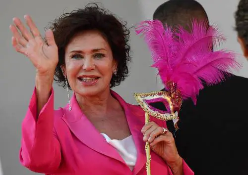 Corinne Cléry, la denuncia al figlio, la storia con Beppe Ercole (ex marito di Serena Grandi): chi è e cosa fa oggi