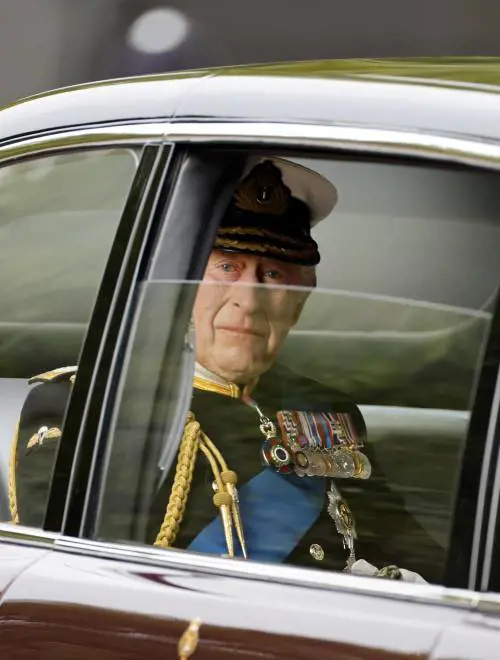 "Cerco un addetto alla posta". E Carlo offre 68mila euro