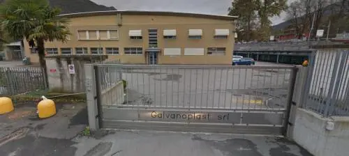 Fuga di sostanze chimiche in una ditta: 30 intossicati