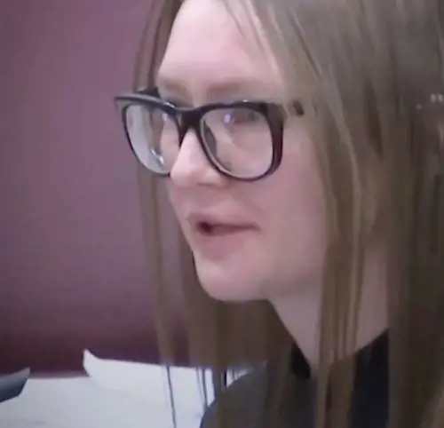 La maxi frode, la serie Netflix e ora la beneficenza: la nuova vita di Anna Sorokin