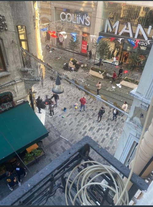 Esplosione in centro a Istanbul, ci sono morti: "Ordigno nella borsa di una donna"