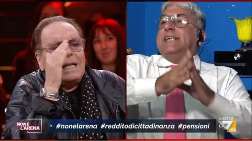 "Devi meritarti la zuppa", "Stai spettegolando". Scoppia la lite sul reddito 5S