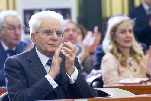 "Piena collaborazione". Telefonata tra Mattarella e Macron: cosa si sono detti