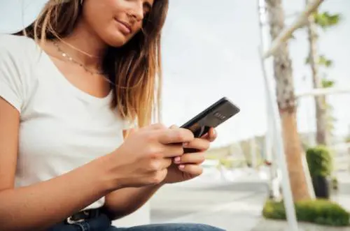 "Scrivo al tuo ragazzo". Ecco come le tiktoker scoprono i tradimenti
