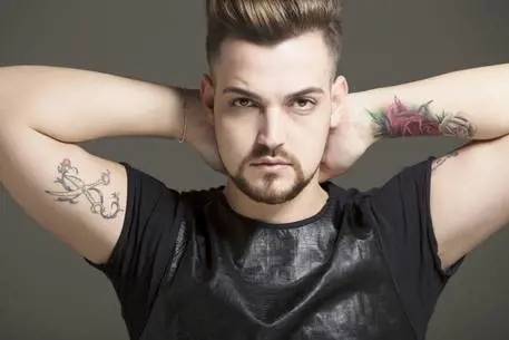 "Vuoi sposarmi?". Così Valerio Scanu fa coming out