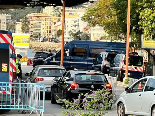 Se l'umanità vale in mare e non a terra