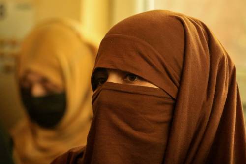 Afghanistan, nuova stretta dei talebani: donne bandite dalle ong