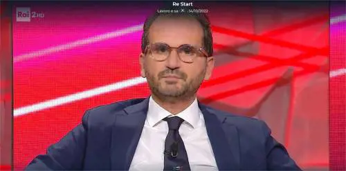 "Più morti senza vaccini? Non c'è la controprova". Ed è bufera sul governo