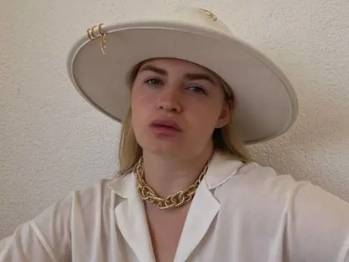 Recensione negativa dall'influencer, il ristoratore la offende e lei denuncia