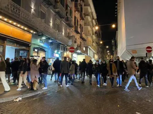 Caos malamovida a Napoli, la maggioranza traballa