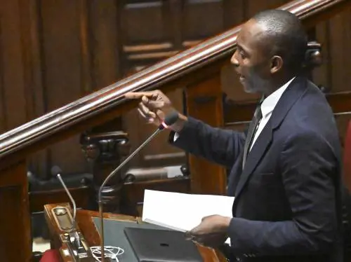 Invece di salvare i migranti importiamo il caos africano