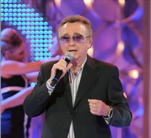 Morto Nico Fidenco, il cantante di "Legata ad un granello di sabbia"