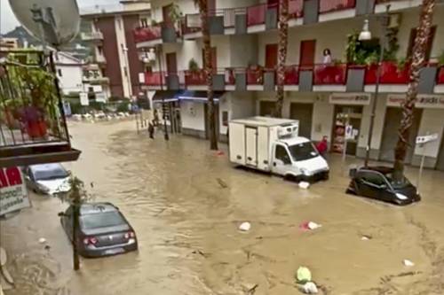 Nubifragio in Cilento, strade e scuole allagate. "Stato di calamità"