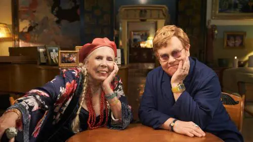 Elton John alla radio è un vero piacere pop (stavolta con Joni Mitchell)
