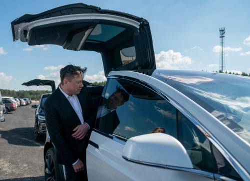 Vendute 22 milioni di azioni Tesla: la decisione di Musk