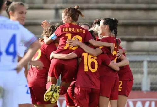 L'esultanza della Roma (romacalciofemminile.it)