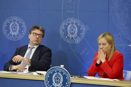L’Ue promuove la manovra. Giorgetti: “Smentiti i gufi nazionali”