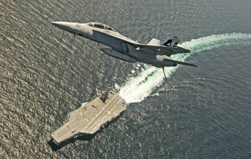 Cinque portaerei in azione: la mossa della Nato nell'Atlantico