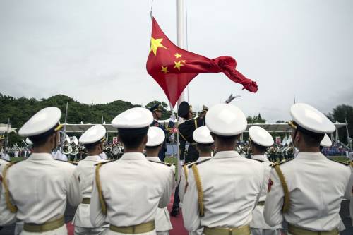 Usa e alleati muovono le navi e Xi alza lo "scudo diplomatico": la sfida