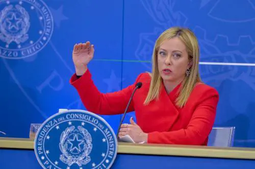 I “mastini” azzannano Meloni, patatrac Soumahoro e il price cap: quindi, oggi...