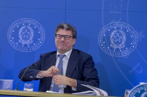 L'altolà di Giorgetti. "Ogni spesa in più dev'essere coperta". Sponda del premier all'uomo dei conti