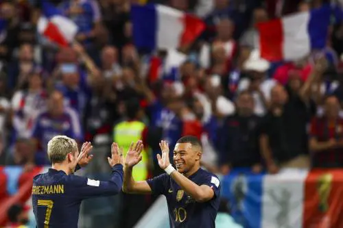 La Francia all'italiana con Rabiot e Giroud accende anche Mbappé