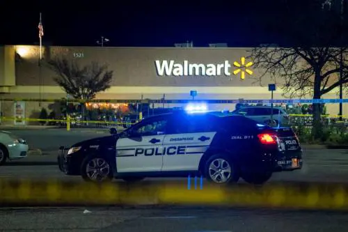 Sparatoria in Virginia. Entra in un Walmart e uccide 7 persone