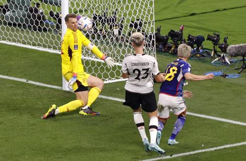 Asano batte Neuer e segna il gol che vale la clamorosa vittoria del suo Giappone sulla Germania