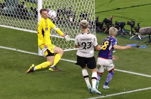 Asano batte Neuer e segna il gol che vale la clamorosa vittoria del suo Giappone sulla Germania
