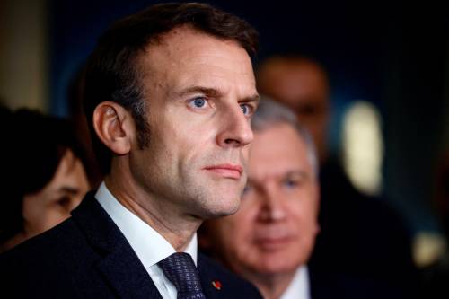 Ucraina, Macron ci riprova: conferenza a Parigi e "contatto" con Putin