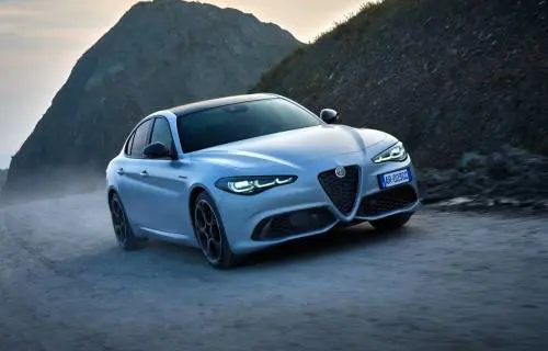 Giulia e Stelvio, appuntamento all'elettrico