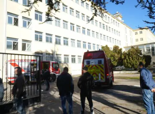 Incendio doloso in una scuola milanese