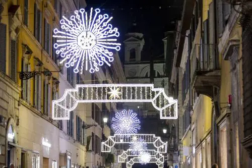 Pattini a rotelle e led: mercatini sottotono