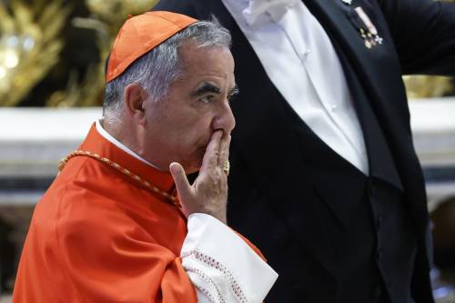 Becciu dopo la morte di Ratzinger: "Il Papa è uno solo". 