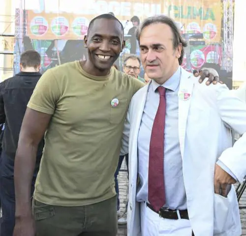 "Vogliono riprendersi da Soumahoro". Smontate le balle dei Verdi sui cinghiali
