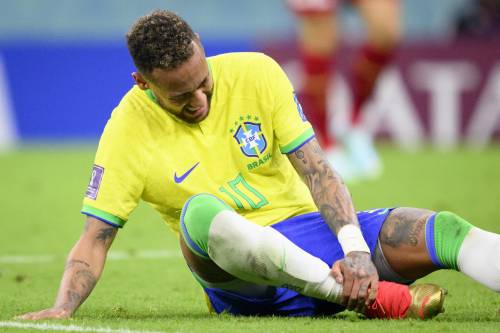 Neymar, lesione ai legamenti: il Brasile trema