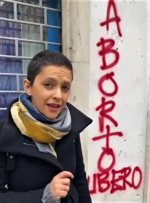 "Attacco violento contro le donne". Femministe vandalizzano sede Pro Vita