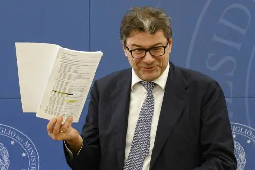 Caos manovra. Il Pd fa approvare un emendamento da mezzo miliardo. Tensioni al Mef