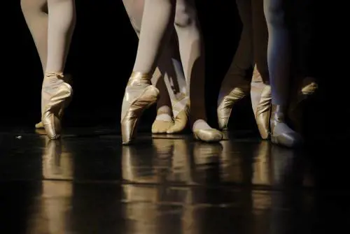 "Sei troppo grassa". Lo scandalo travolge le scuole di danza inglesi