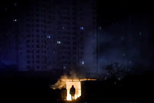 A Kiev ritorna il buio. Gli aiuti da Usa e Nato: ipotesi missili Patriot