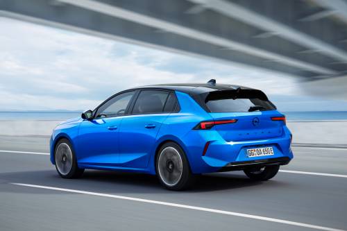 Opel Astra Electric, 400 km di autonomia e debutto a primavera 2023 