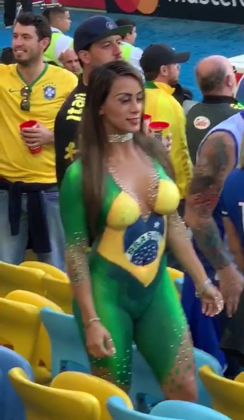 Tifosa brasiliana (nuda) in Qatar? Solo un fake