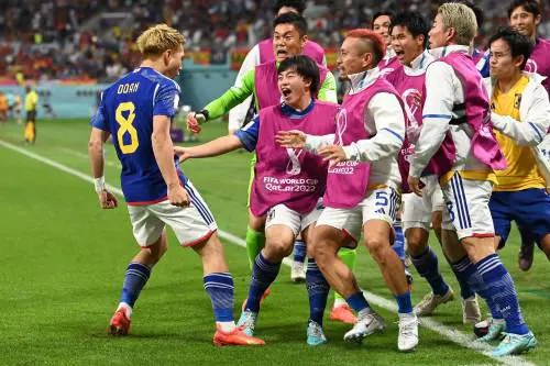 Doan festeggia con la panchina l'1-1 con la Spagna