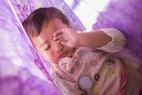Insonnia nei bambini e melatonina, cosa c’è da sapere