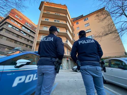 Si travestono da carabinieri e svuotano cassaforte: via bottino da 300mila euro