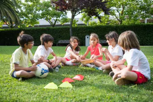 Asterisco per non indicare genere dei bimbi: scoppia il caos a Grosseto 