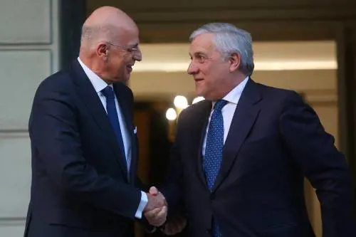 "Contrasto all'immigrazione illegale e stabilità nei Balcani". I temi sul tavolo di Tajani e Mitsotakis