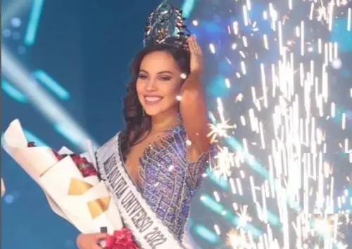 "Sembra un trans". Così Miss Bolivia ha perso il titolo dopo la diretta social
