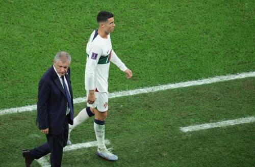 Cristiano Ronaldo insulta il ct Santos al momento del cambio: ecco cosa è successo